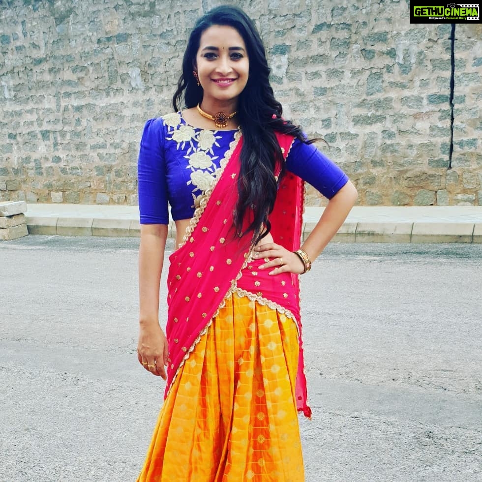 Bhanu Sri Mehra Instagram - Being your own self is pure beauty 💃😊 @kalamkari247 thank you 😊 Outfit by : @kalamkari247 #sareeofinstagram #treditionallook #girly #biggboss2 #southindianactress