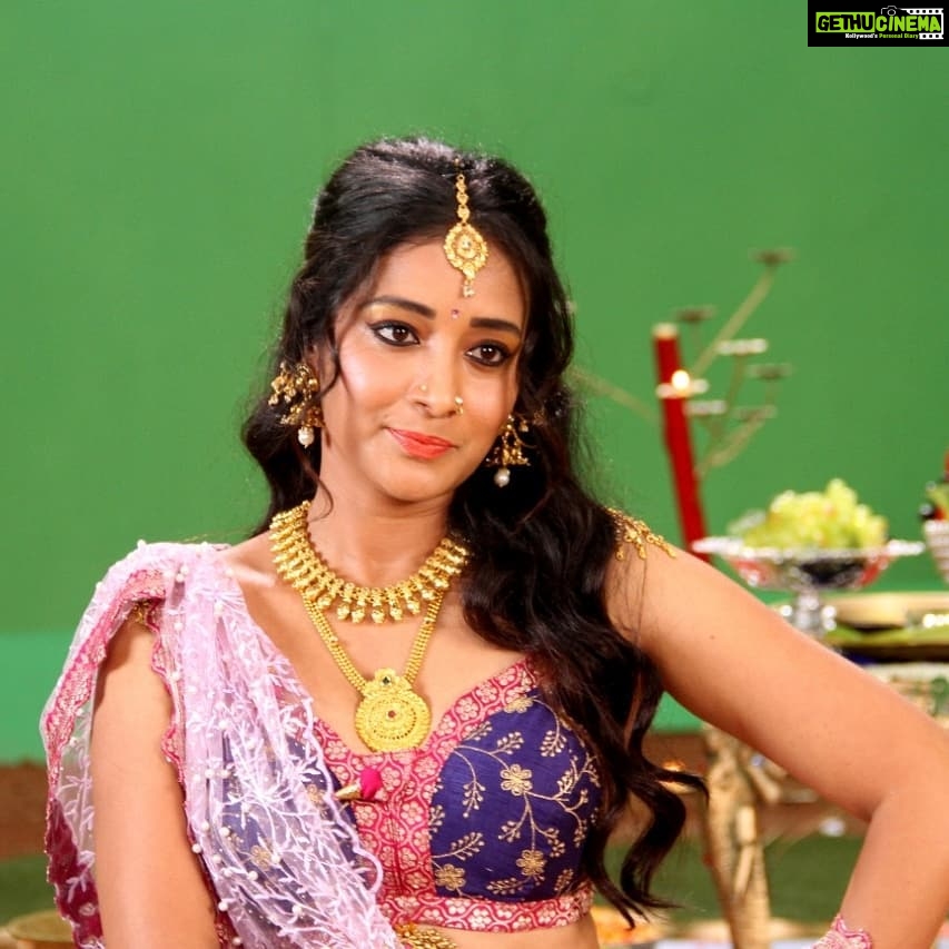 Bhanu Sri Mehra Instagram - Be the kind of woman that makes other girls step their game up 💃 #queenb #girlpower💪 #biggbosstelugu2 #bhanusree #beautifulgirls