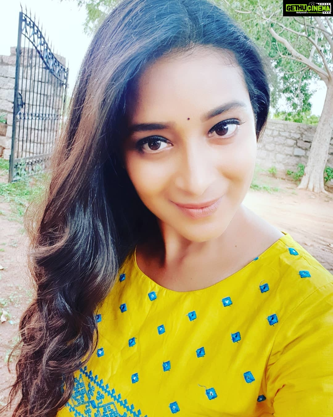 Bhanu Sri Mehra Instagram - good evening everyone 💛 Hyderabad