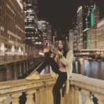 Bhanu Sri Mehra Instagram - E pilla akkada kuda busy with pH OmG😉😉 #chicagonightlife Chicago Riverwalk