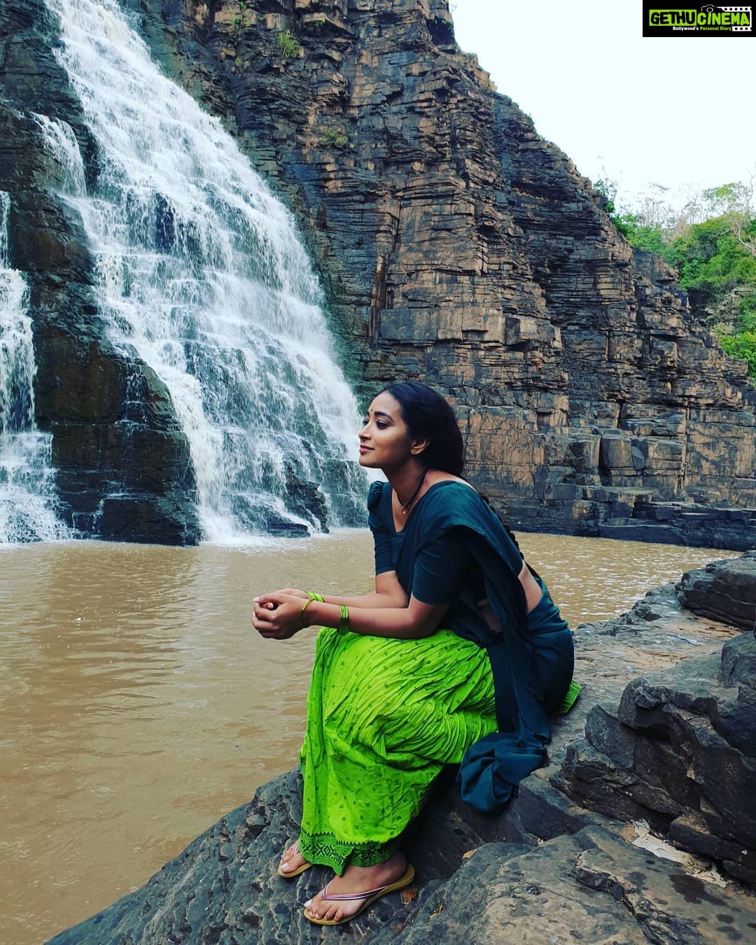 Bhanu Sri Mehra Instagram - Understand thy you own nothing in this world. everything surrounding you is only temporary.one the love.you have your heart will remain you forever😊