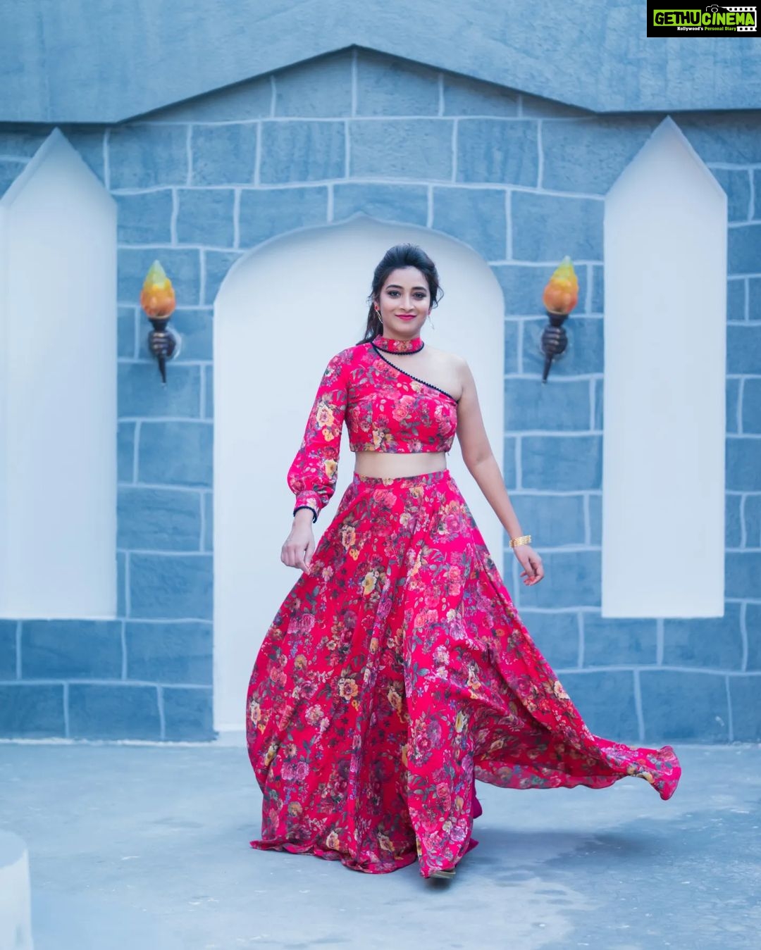 Bhanu Sri Mehra Instagram - She leaves a little sparkle ✨️ whatever she goes 💗 @verendar_photography @pretty.jewelbox @divya_varun_official @hairstylistravi @maskmakeupartist @mrandmrsstudiohyd #southindiaactress #tollywoodhotactress #bhanusree🔥❤️ #instalove #actorslife