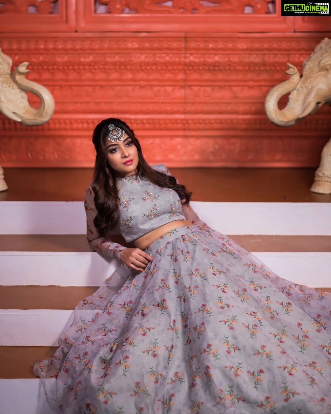 Bhanu Sri Mehra Instagram - A cheerful look brings joy to the heart ❤️ @jahnavivarmalabel @verendar_photography @pretty.jewelbox @maskmakeupartist @hairstylistravi Location:@mrandmrsstudiohyd #tollywoodhotactress #southindiaactress #bhanusree🔥❤️ #actorslife #busy