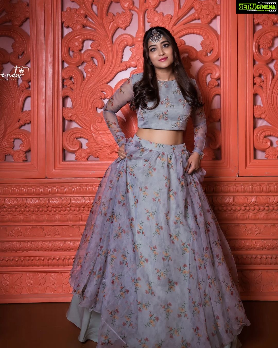 Bhanu Sri Mehra Instagram - A cheerful look brings joy to the heart ❤️ @jahnavivarmalabel @verendar_photography @pretty.jewelbox @maskmakeupartist @hairstylistravi Location:@mrandmrsstudiohyd #tollywoodhotactress #southindiaactress #bhanusree🔥❤️ #actorslife #busy