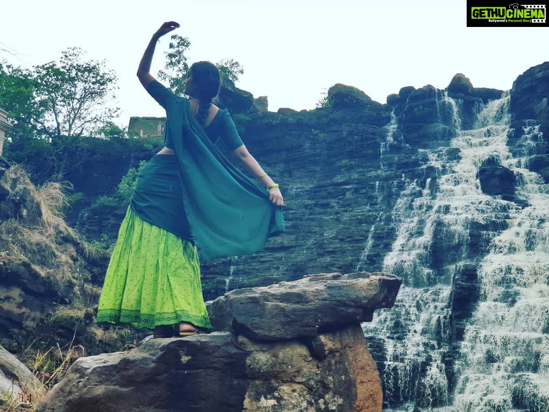 Bhanu Sri Mehra Instagram - With the nature,off from the pollution, sounds,busy life 😊 #nature #busylifestyle #happiness #waterfall💦