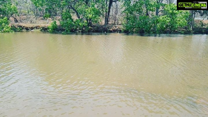 Bhanu Sri Mehra Instagram - Playing with water feeling glad #water #umbrellaacademy #shootout #locations Jagdalpur