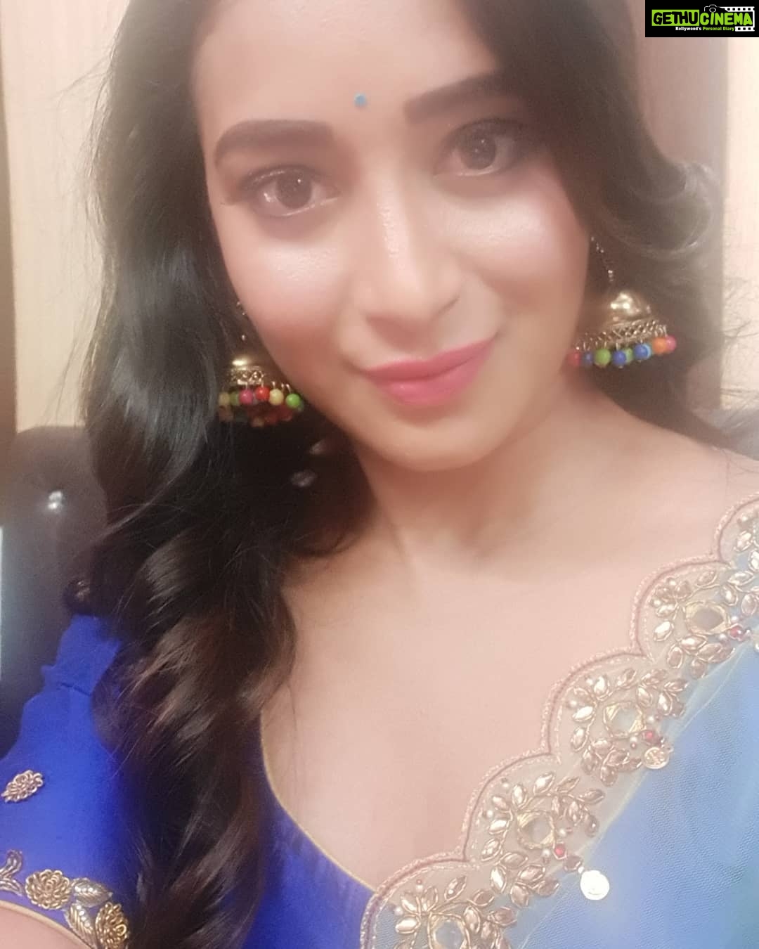Bhanu Sri Mehra Instagram - Good afternoon everyone 😊 shoot time