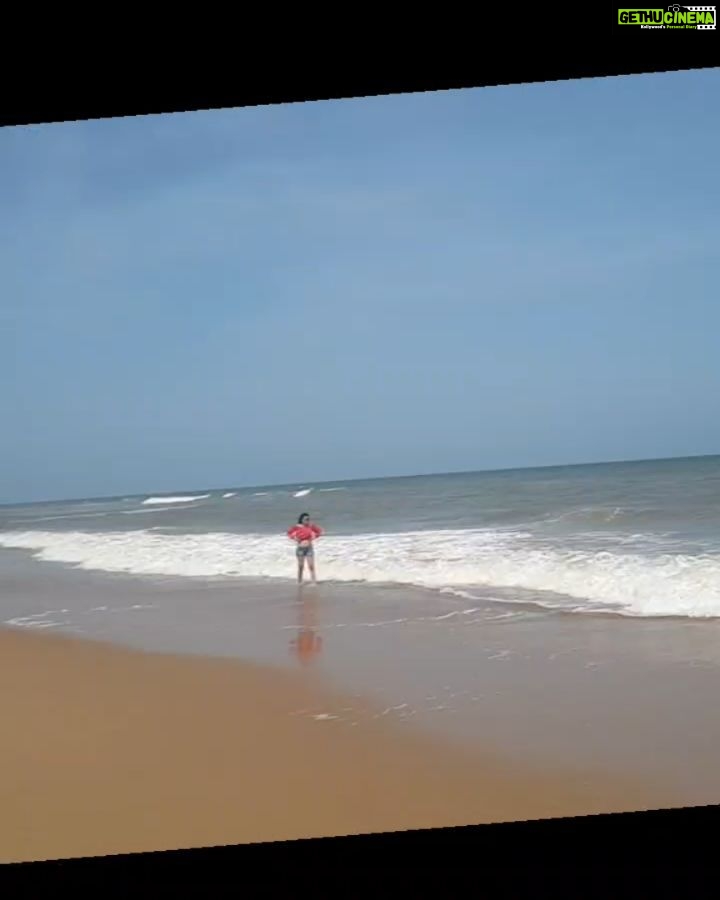 Bhanu Sri Mehra Instagram - There's nothing more beautiful then the way the ocean refuses to stop kissing the shoreline,no matter how many times it's sent away