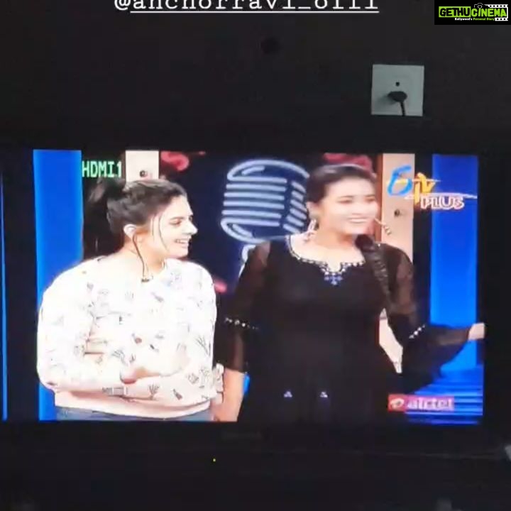 Bhanu Sri Mehra Instagram - Watching patas full to bindassss🤣🤗 @samratreddy @srimukhi_ @anchorravi_offl