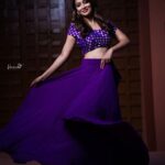 Bhanu Sri Mehra Instagram - Be as radiant ✨️ as the sun 🌞 Pic:@verendar_photography Outfit by: @divya_varun_official Make up: @maskmakeupartist Hairstyle: @hairstylistravi Location: @mrandmrsstudiohyd #shine #loveself #bhanusree🔥❤️ #hybridpilla #southindiaactress #tollywoodhotactress #actorslife