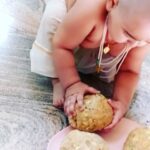 Bhanu Sri Mehra Instagram - Oka laddu inko laddu ni tinadaniki trying wow😋😋🤣🤣
