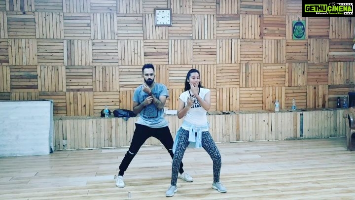 Bhanu Sri Mehra Instagram - Dance practice megastar song feeling happy😍