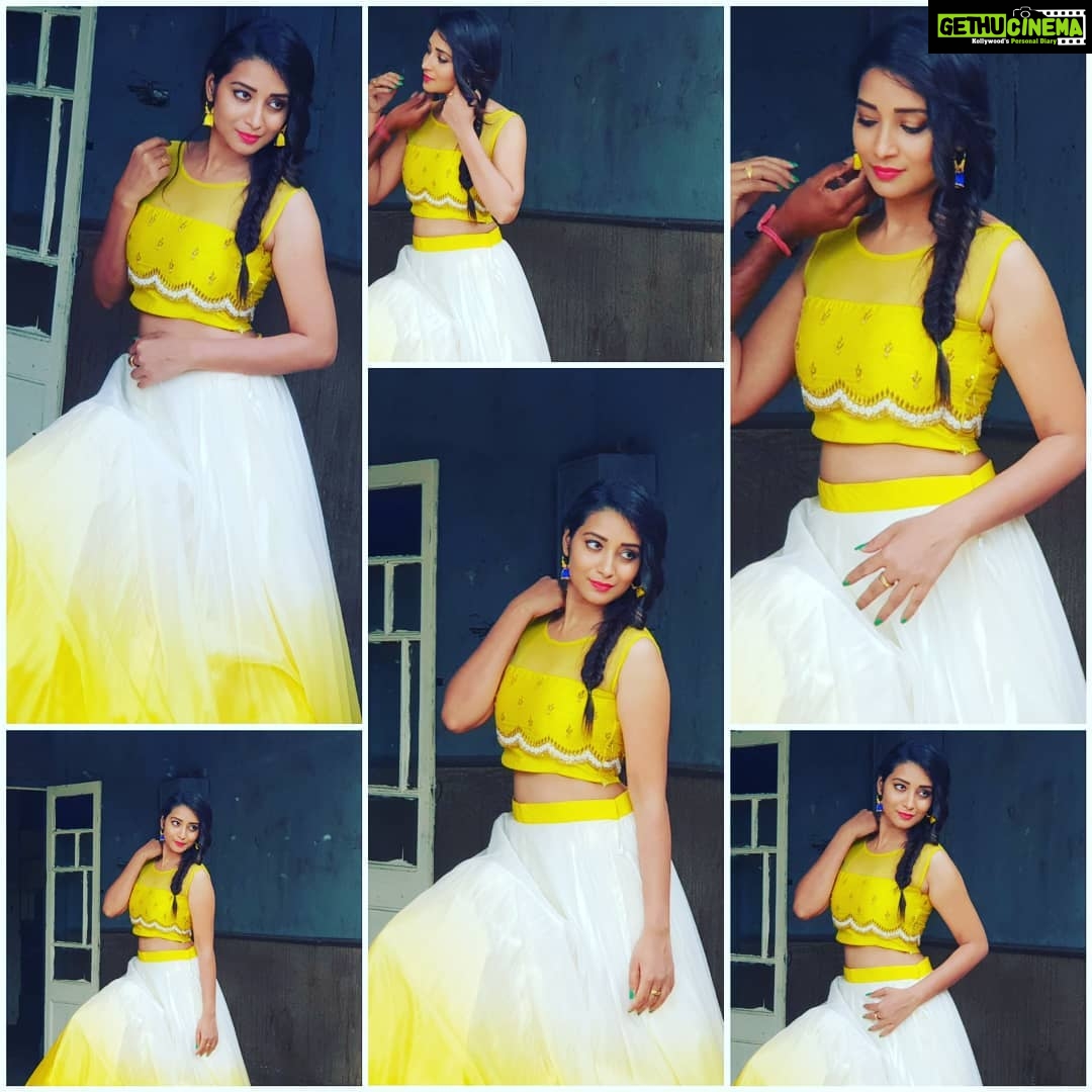 Bhanu Sri Mehra Instagram - Hello everyone yellow & white combination outfit by @kalamkari247
