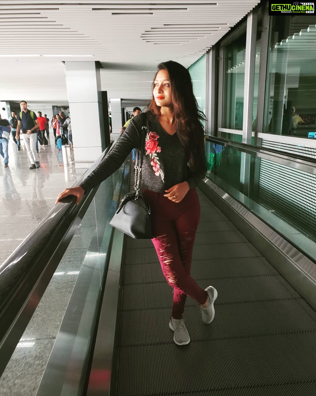 Bhanu Sri Mehra Instagram - Jus landed Kolkata airport yo💃