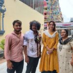 Bhanu Sri Mehra Instagram - May the blessings of this day radiate through your smile 😃 be helpful through your hands ✋️ and shine through your heart ❤️ Feeling blessed ☺️ #kanakadurgamma #durgamatha #blessed #bhanusree🔥❤️ #hybridpilla