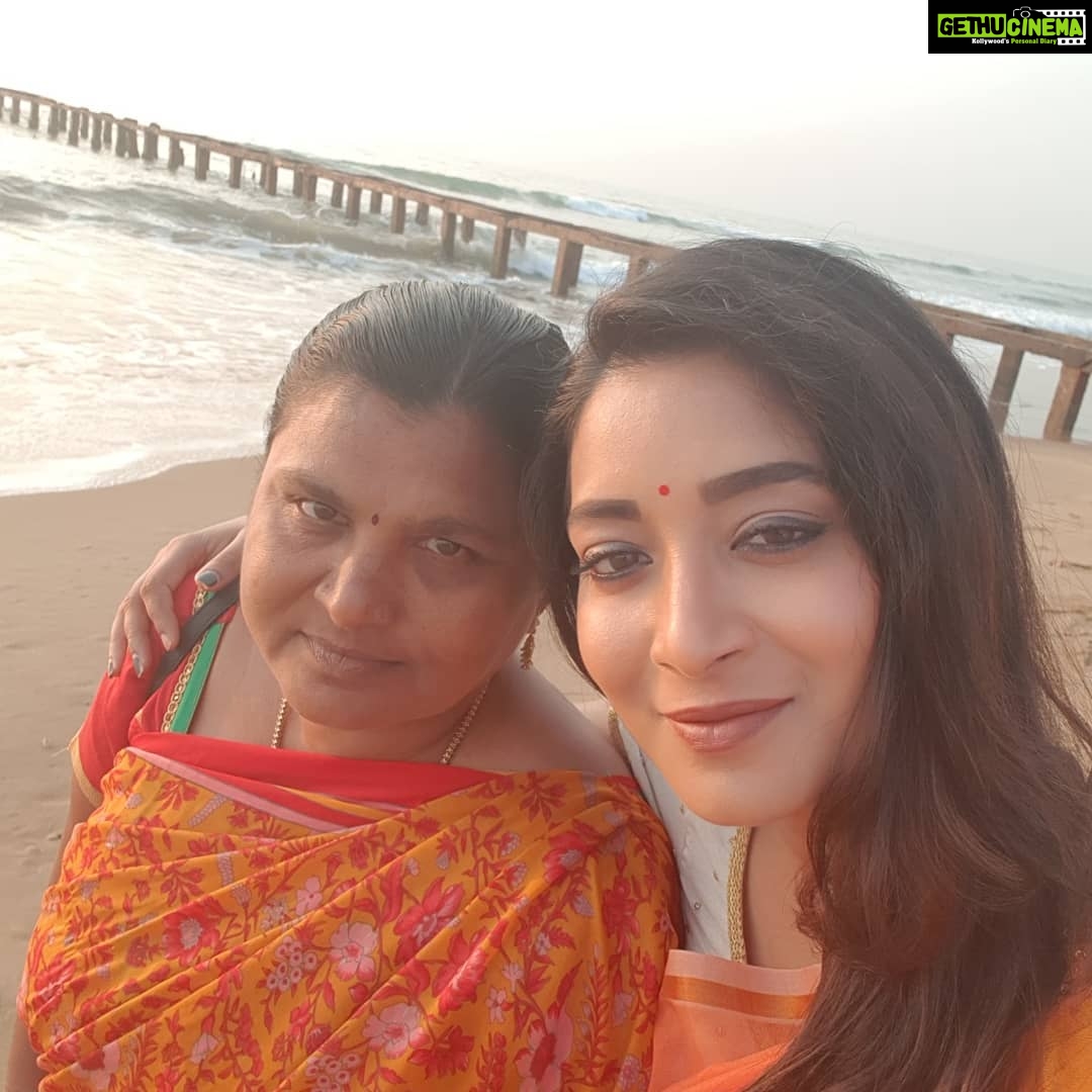Bhanu Sri Mehra Instagram - With mom so happy londs of very pleasant π€ love u my darling dearπππ€π€© ur my beautiful momπ€πππ€©