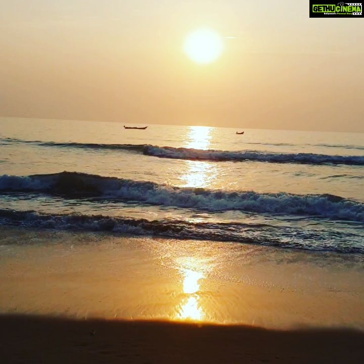 Bhanu Sri Mehra Instagram - Early morning beach very beautiful 🤗