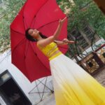 Bhanu Sri Mehra Instagram - Yellow & white combination super Kada😍😊🤩 @kalamkari247