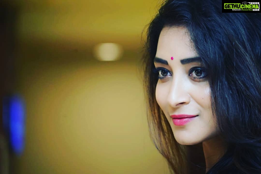 Bhanu Sri Mehra Instagram - Hello jus looking 🤗😘