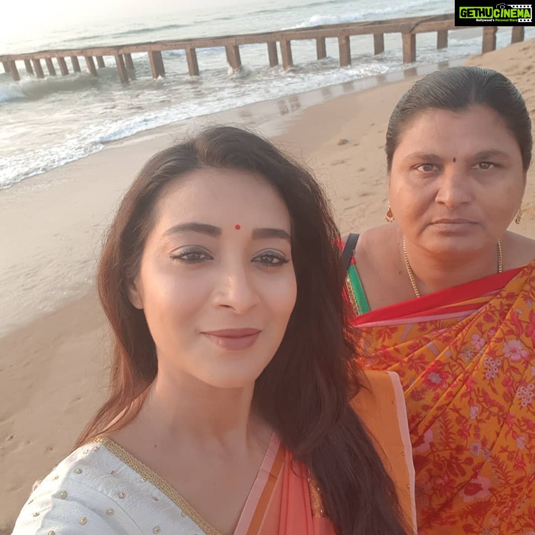 Bhanu Sri Mehra Instagram - With mom so happy londs of very pleasant π€ love u my darling dearπππ€π€© ur my beautiful momπ€πππ€©