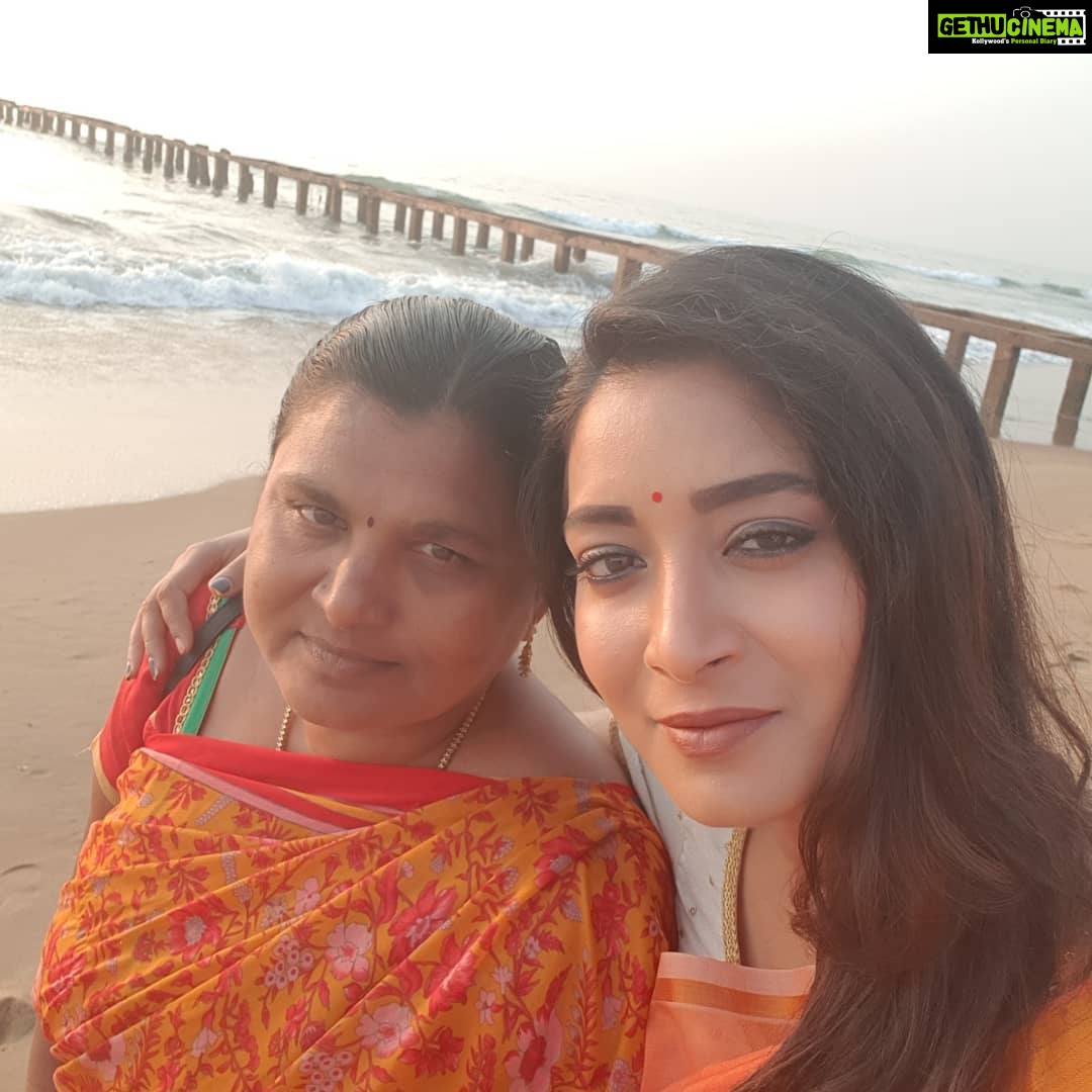 Bhanu Sri Mehra Instagram - With mom so happy londs of very pleasant π€ love u my darling dearπππ€π€© ur my beautiful momπ€πππ€©