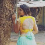 Bhanu Sri Mehra Instagram - Back lass##blouse##nice#🤩😍💃🏻😎👸👸