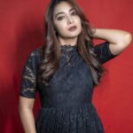 Bhanu Sri Mehra Instagram - HER ATTITUDE IS SAVAGE BUT HER HEART ❤️ IS MADE OF GOLD 🌟 @kalladisdesignstudio @they_call_me_keshu @maskmakeupartist @hairstylistravi #attitude #girlpower #black #love #Instagram #bhanusree🔥❤️