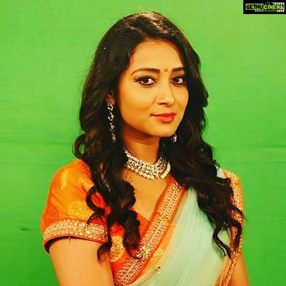 Bhanu Sri Mehra Instagram - As many people have seen yesterday s episode of BigBoss Telugu season 2, we all touched the struggling story of her. As I know her personally guys , she had come across so many difficulties in life as she mentioned and it takes really great courage to come across all those and to be in that position. For her Big boss is a a great platform to prove herself what she is and what she is going to be. We wish she definitely reach the heights of life.Many of you finding her anger in second s but also she forgot in a minutes because she admits all the things, and goes what goes in head. People who wants our favorite contestant @iam_bhanusri to continue in the Big boss Please vote her through giving missed on on 7729998804 Or Type Big boss Telugu 2 vote and vote her link is available in @iam_bhanusri. @bhanu_sree_fans_ #BiggBoss2 @bhanusree_squad @bhanu_sree_fc #bigbossnani #bigbosstelugu #wirally #deepthisunainaarmy#deepthisunaina#deepthisunainafans #mynameisnani#StarMaa#attilidancedubs #hyderabadi#trendingnow#tejaswimadivada #BiggBossTelugu2#biggbosstelugu2#bigbossofficial#Hotstar@starmaa @bigg_boss.telugu2@biggboss2telugu -💟TeamBhanuSri