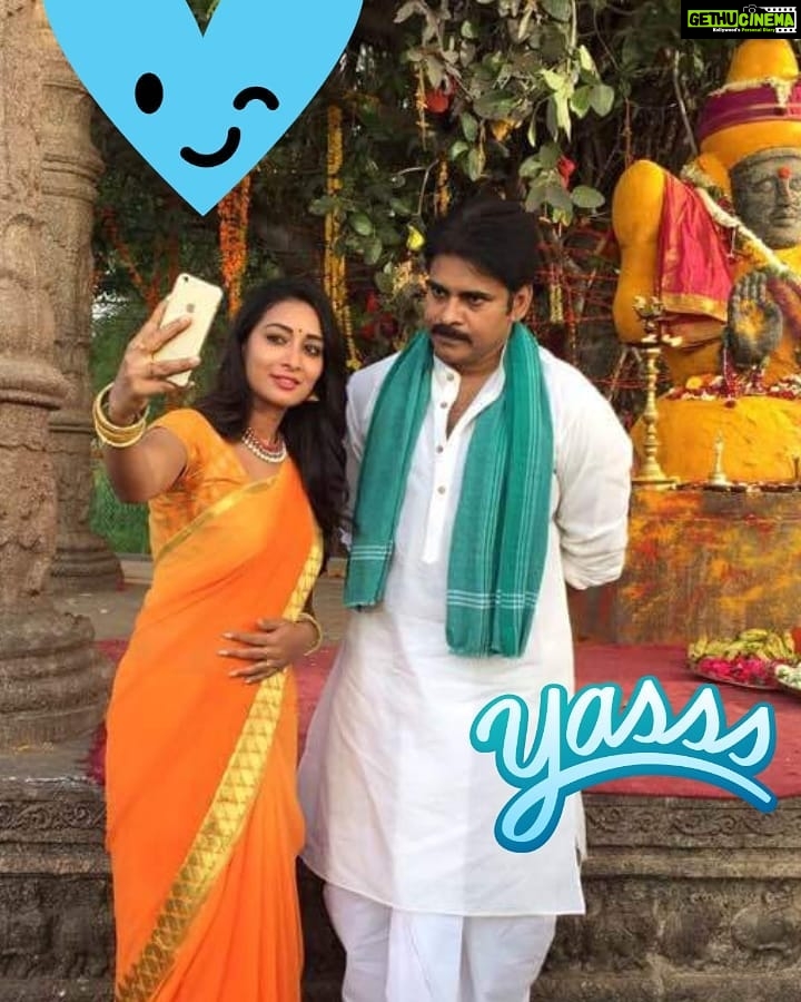 Bhanu Sri Mehra Instagram - Selfie 🤗😎 #pawankalyan #powerstarpawankalyan #katamarayudu #katamarayuduteaser #BiggBossTelugu2 #bigbosstelugu #BhanuSri