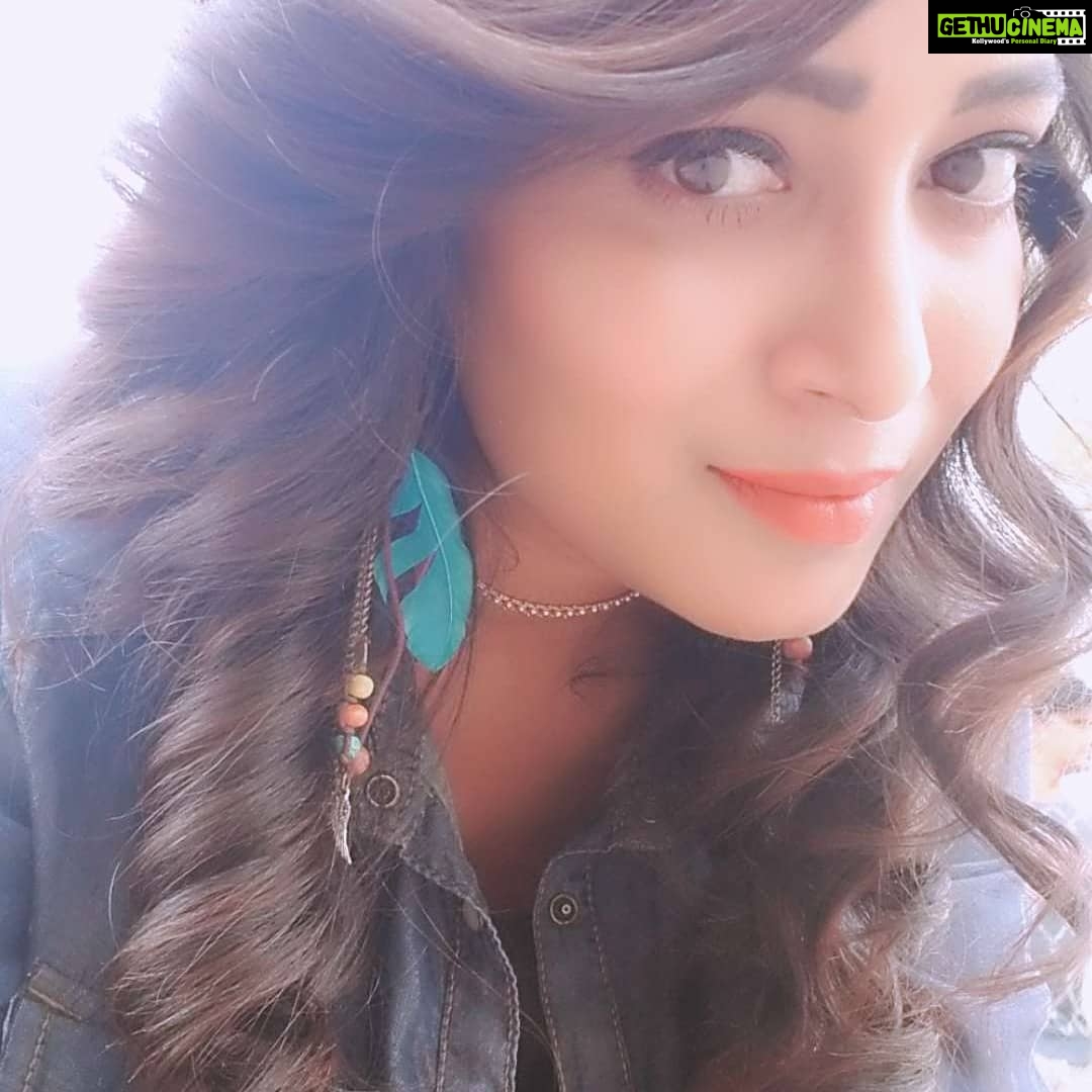Bhanu Sri Mehra Instagram - Shoot time jus click happy mood😍