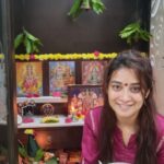 Bhanu Sri Mehra Instagram - Kotha kalalatho, kotha ashayalatho, kotha alochanalatho, jeevitam lo marinta yethuku yedagalani korukuntu kothaga vastunna mana "SRI SHUBAKRUTH NAMA SAMVASARA" ugadi subakankshalu 🙏 #festival #mood #bhanusree🔥❤️ #newyear #andarubagundaliandulonenundali