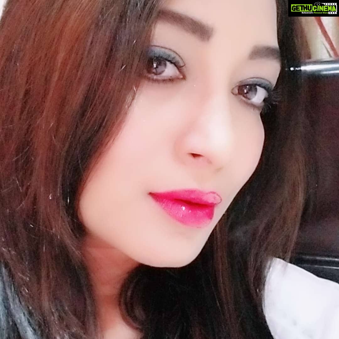 Bhanu Sri Mehra Instagram - Mrng mrng click in shoot😘