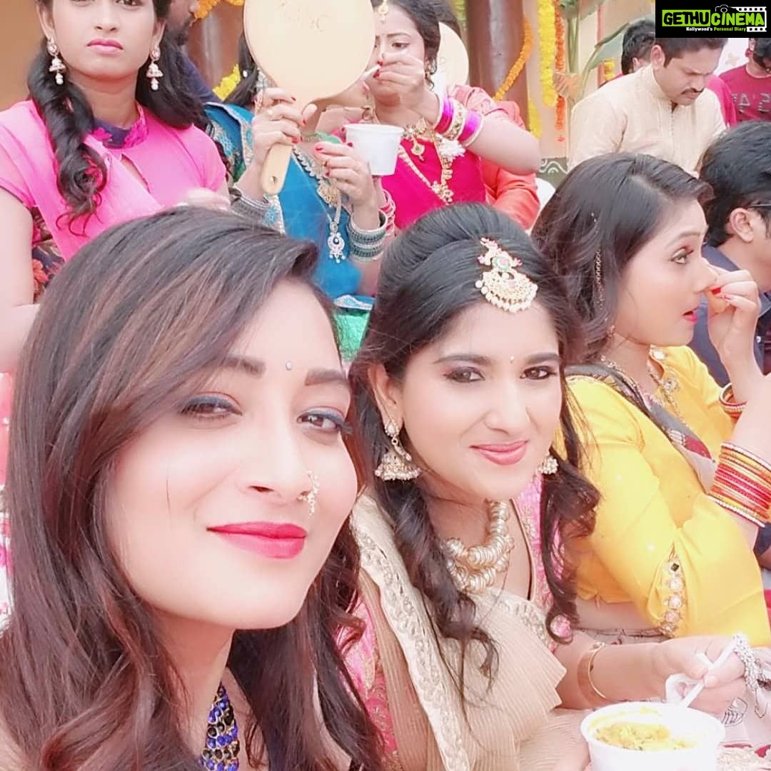 Bhanu Sri Mehra Instagram - Zee tv ugadi sambaralu 😍😘