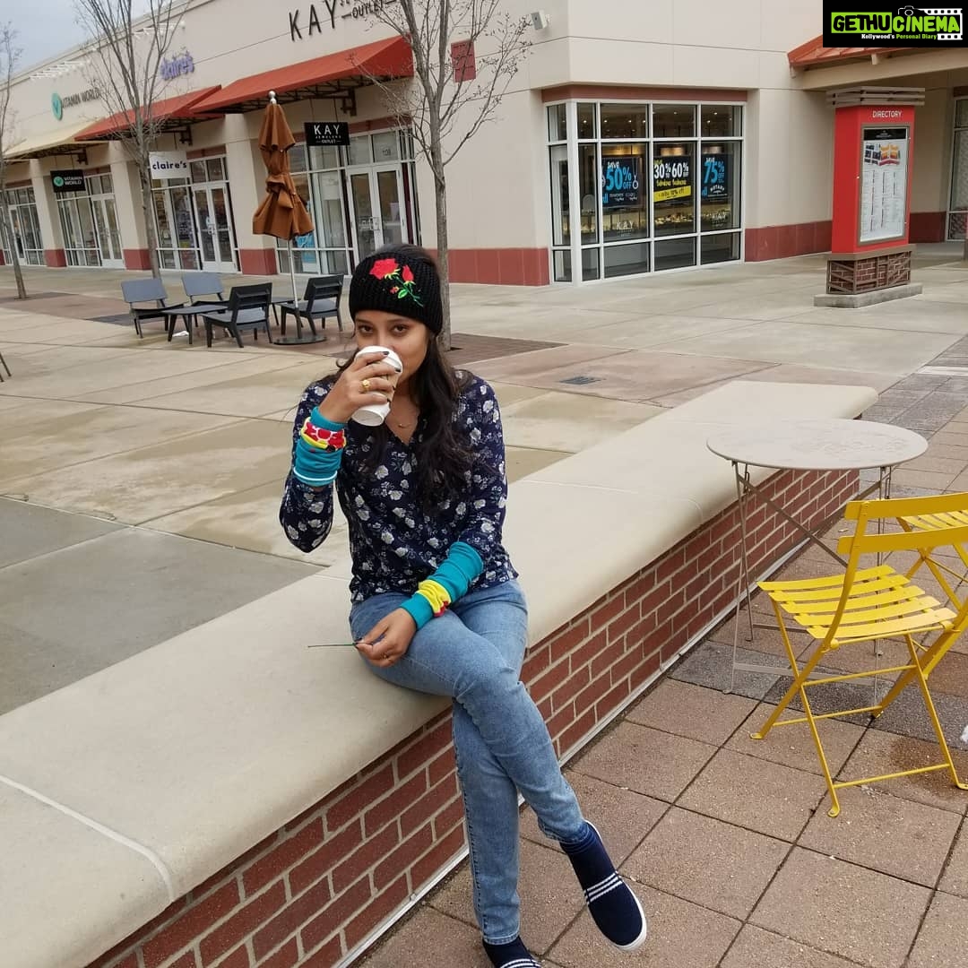 Bhanu Sri Mehra Instagram - Shipping time in chicago enjoying....