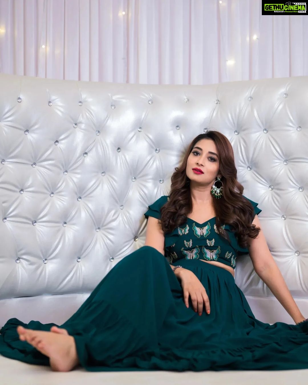 Bhanu Sri Mehra Instagram - When we choose the trust the journey and embrace love ❤️ and joy 😊 we are free to fly 🦋✨️ 💙 @jahnavivarmalabel @verendar_photography @pretty.jewelbox @maskmakeupartist @hairstylistravi @mrandmrsstudiohyd #joy #life #happymood #hybridpilla #instagood #instagramlove #bhanusree🔥❤️