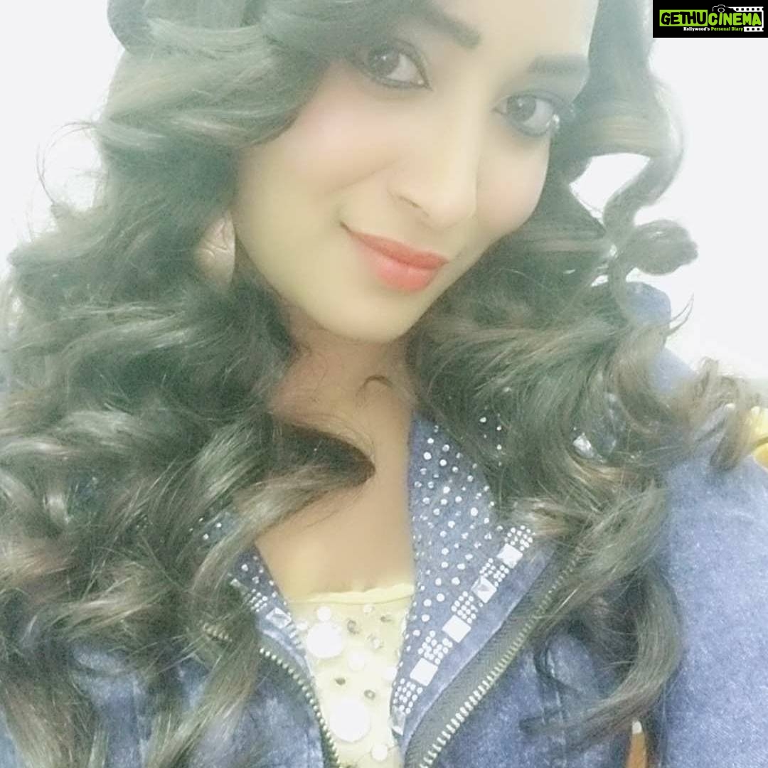 Bhanu Sri Mehra Instagram - Show time jus click 😘
