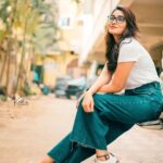 Bhanu Sri Mehra Instagram - A cheerful look brings joy to the heart ❤️ 💙 @they_call_me_keshu Make up: @maskmakeupartist Hairstyle: @hairstylistravi #cool #peace #happymood #bhanusree🔥❤️ #Instagram