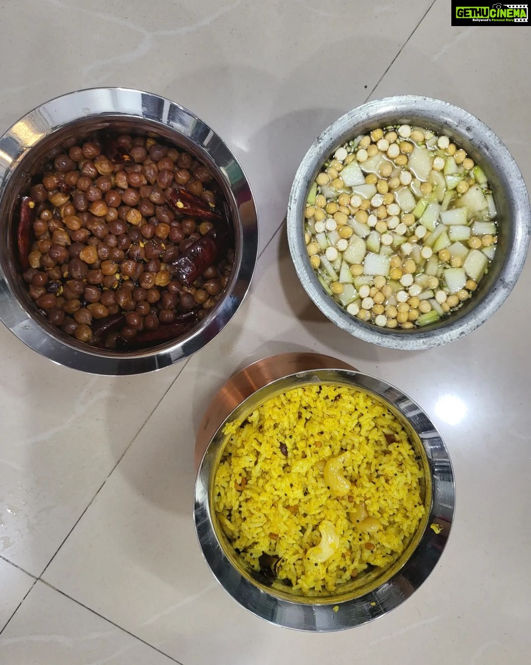 Bhanu Sri Mehra Instagram - Kotha kalalatho, kotha ashayalatho, kotha alochanalatho, jeevitam lo marinta yethuku yedagalani korukuntu kothaga vastunna mana "SRI SHUBAKRUTH NAMA SAMVASARA" ugadi subakankshalu 🙏 #festival #mood #bhanusree🔥❤️ #newyear #andarubagundaliandulonenundali