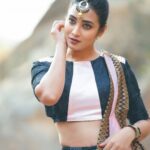 Bhanu Sri Mehra Instagram - 🌸 @sudha_boutique #bhanusree🔥❤️ #beauty #peace #hybridpilla