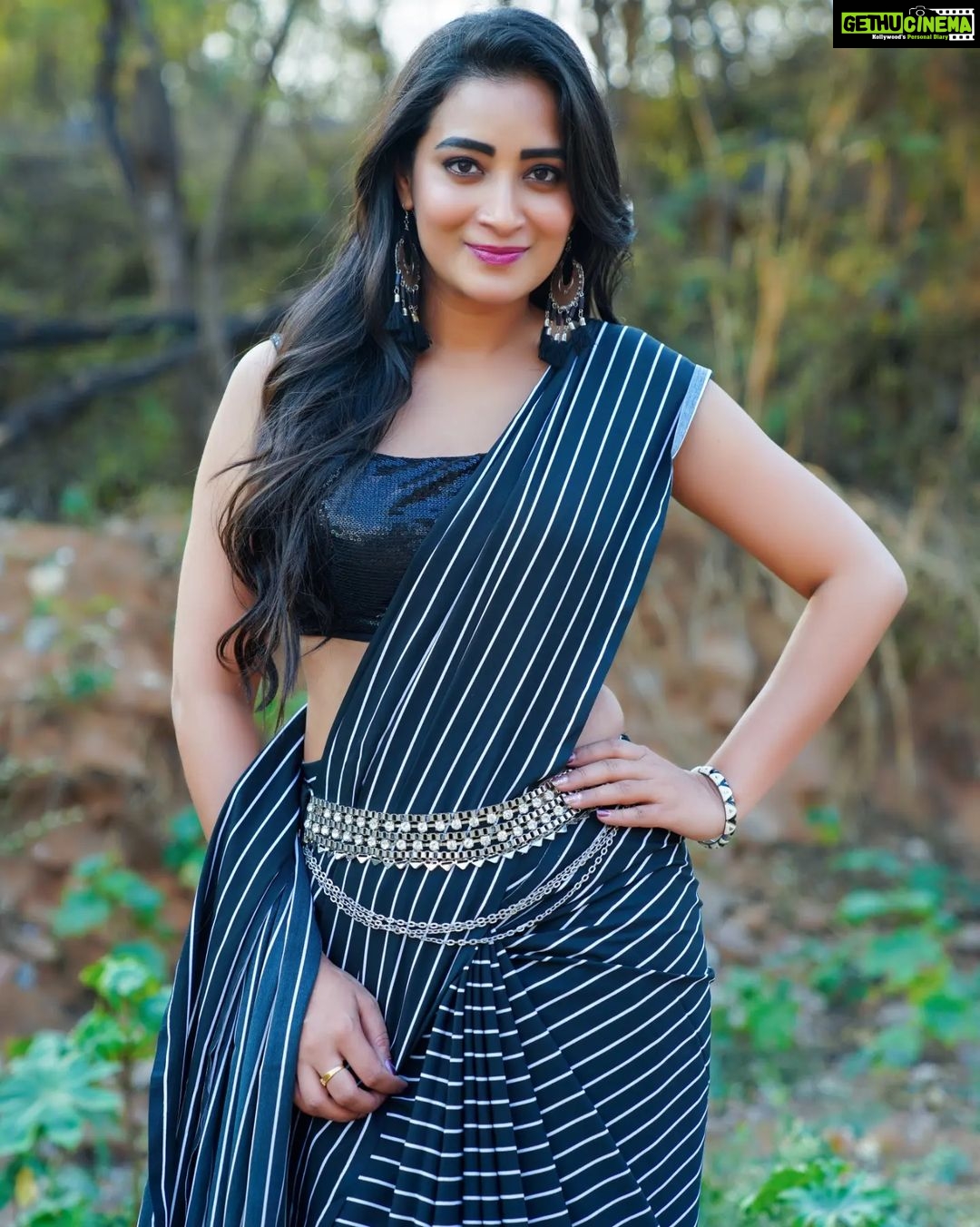 Bhanu Sri Mehra Instagram - 🐼 @mudradesigninghome #tollywoodhotactress #southindiaactress #sareelove #bhanusree🔥❤️