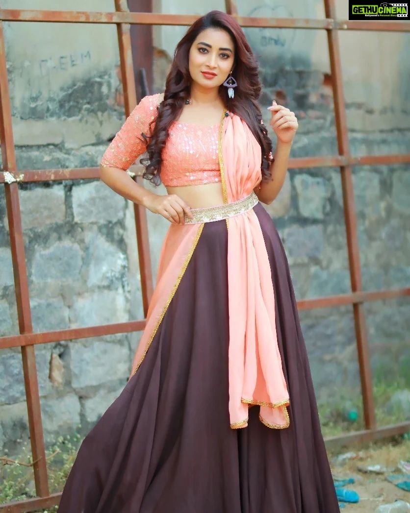 Bhanu Sri Mehra Instagram - Elegance is beauty that never fades Outfit by @mudradesigninghome Pic:@naveen_photography_official #beauty #looksnew #bhanusree🔥❤️ #Instagram #hybridpilla