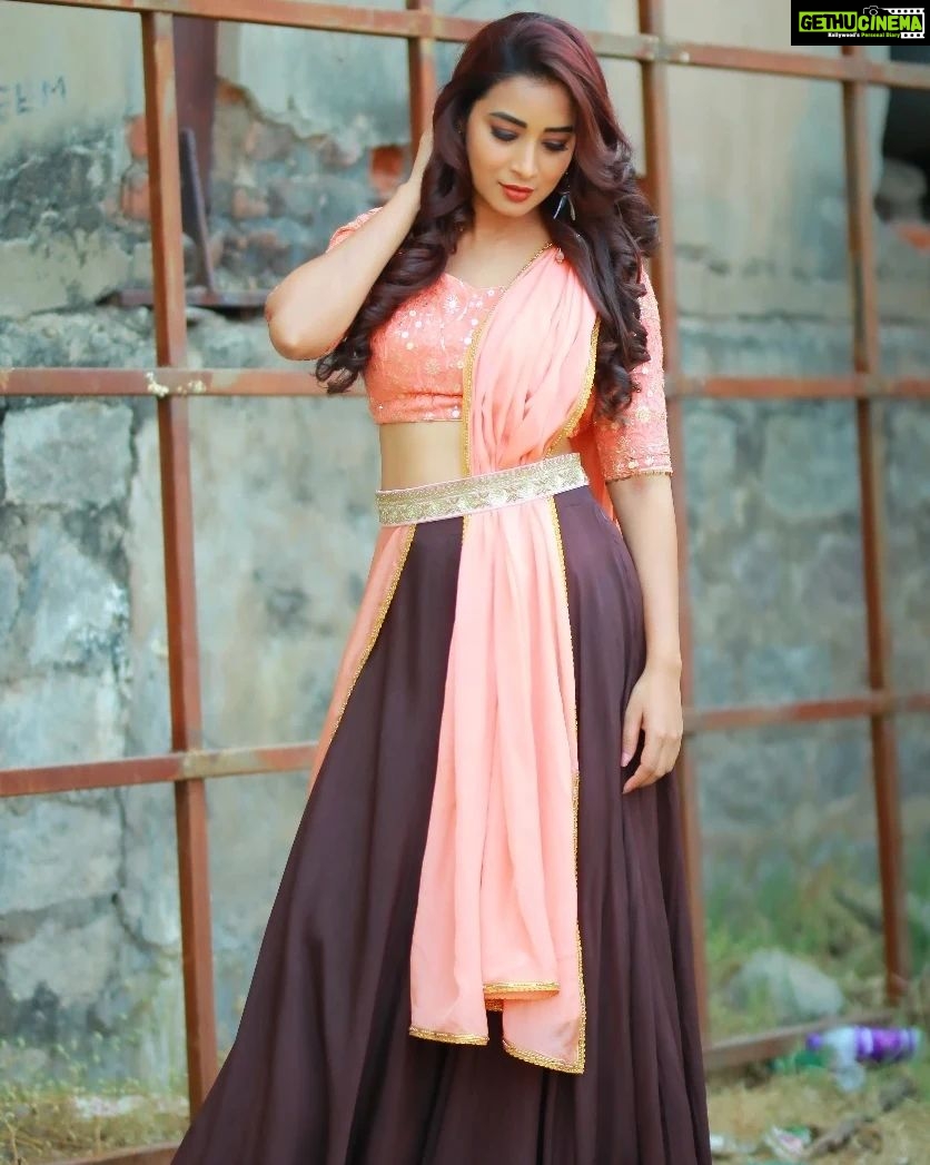 Bhanu Sri Mehra Instagram - Elegance is beauty that never fades Outfit by @mudradesigninghome Pic:@naveen_photography_official #beauty #looksnew #bhanusree🔥❤️ #Instagram #hybridpilla
