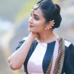 Bhanu Sri Mehra Instagram - 🌸 @sudha_boutique #bhanusree🔥❤️ #beauty #peace #hybridpilla