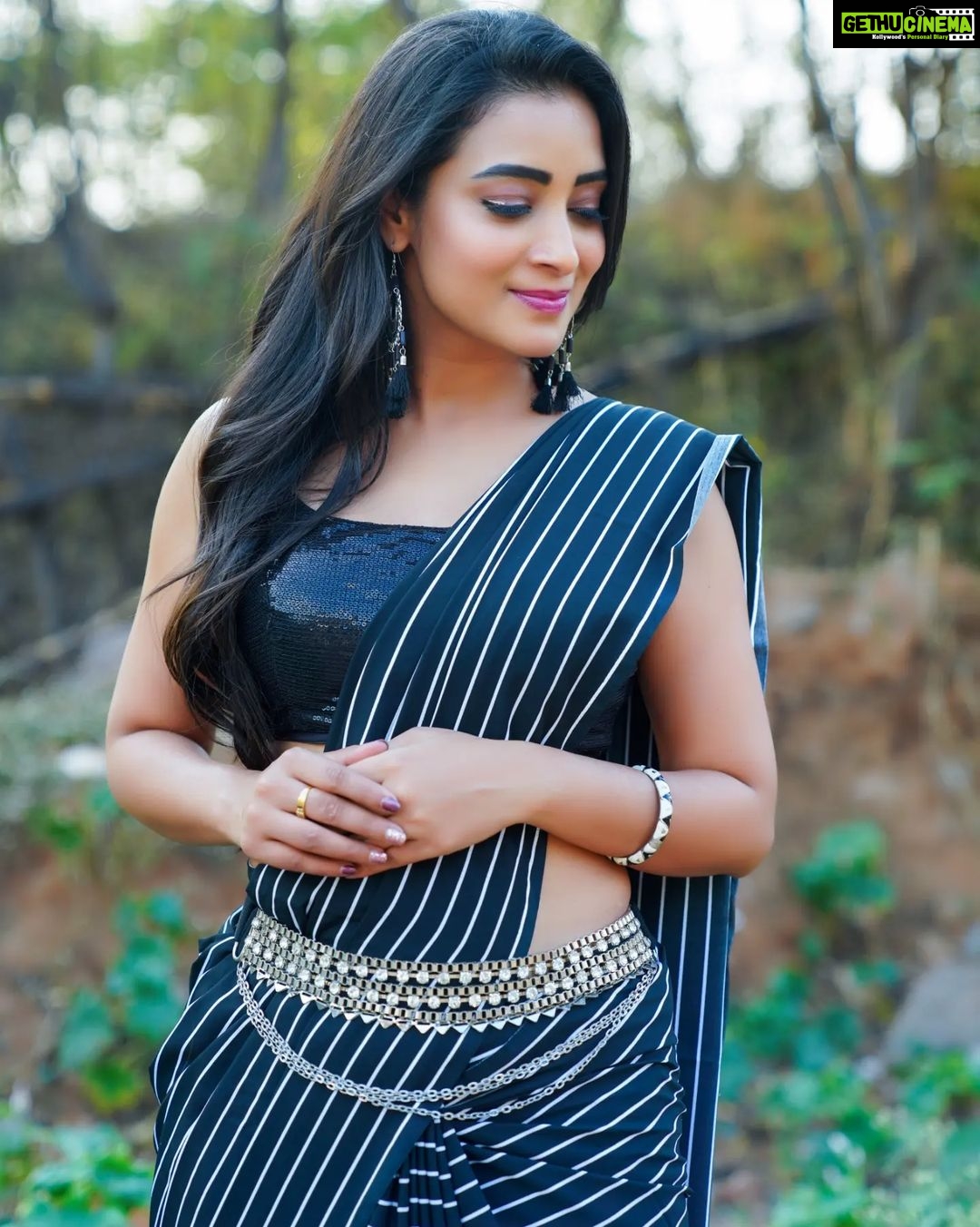 Bhanu Sri Mehra Instagram - 🐼 @mudradesigninghome #tollywoodhotactress #southindiaactress #sareelove #bhanusree🔥❤️