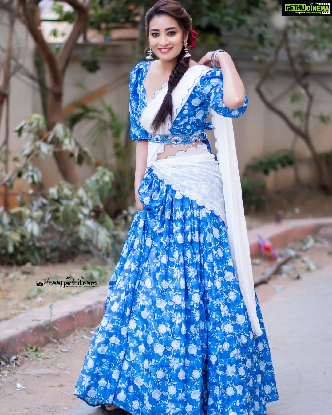 Bhanu Sri Mehra Instagram - She leaves a little sparkle ✨ wherever she goes 🦋 @sr_label_by_yaminireddy @saicharanthejareddyphotography @hairstylistravi #traditional #halfsaree #love #bhanusree🔥❤️ #actorslife #busy #hybridpilla
