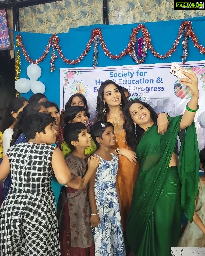 Bhanu Sri Mehra Instagram - Happy faces @lasyamanjunath @yashmigowda @zeetelugu #superqueen #ngo #bhanusree🔥❤️ #hybridpilla