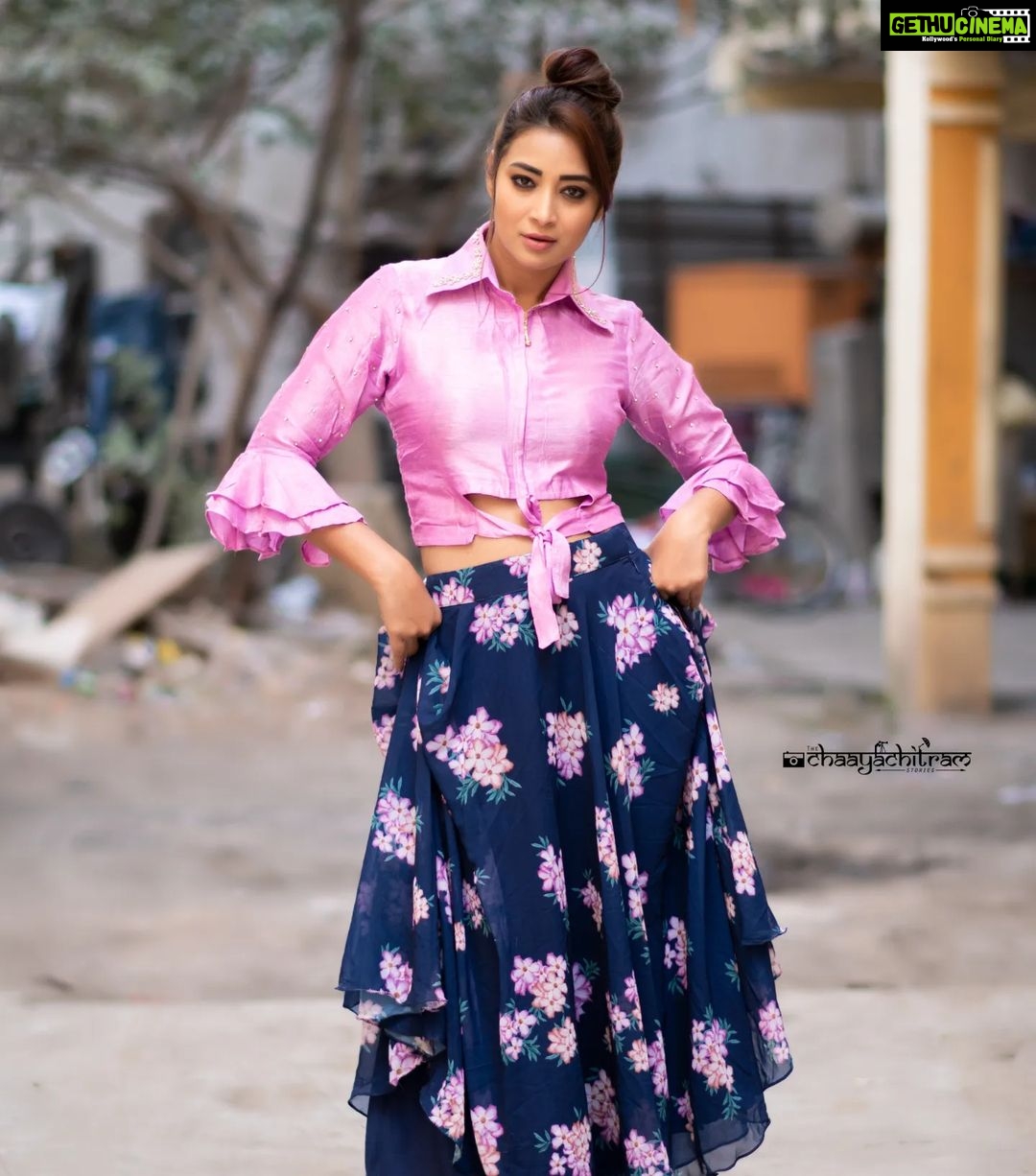 Bhanu Sri Mehra Instagram - I love myself the simplest most powerful revolution ever ✨ @mudradesigninghome @saicharanthejareddyphotography @hairstylistravi #new #look #pinklove #bhanusree🔥❤️ #hybridpilla #selflove