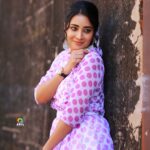 Bhanu Sri Mehra Instagram - 🌸 @sudha_boutique @anil_photographs #zeetelugu #superqueen #bhanusree🔥❤️ #retrolove