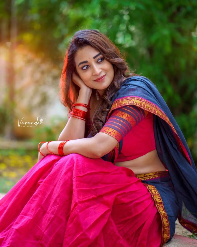 Bhanu Sri Mehra Instagram - Beauty doesn't last forever 💖 ✨️ but a beautiful personality does ❤️ 📸:@verendar_photography Outfit by:@kalpana_vogeti Jewelry;@pretty.jewelbox #beauty #treditional #halfsaree #love #alwayslove #bhanusree🔥❤️ #telugupilla #instagram