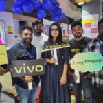 Bhanu Sri Mehra Instagram - Vivov23 unboxong happy feeling 🥰 @vivo_india_telangana @reliance_digital #attapur #reliancedigital #bhanusree🔥❤️